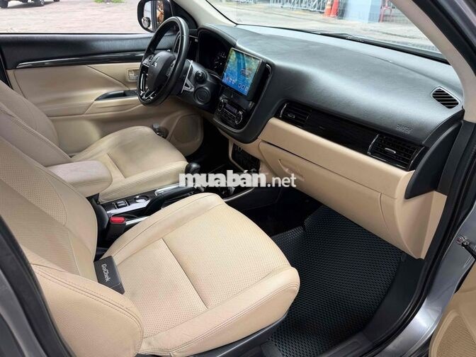 Mitsubishi Outlander 2.0L Premium 2018 Xám