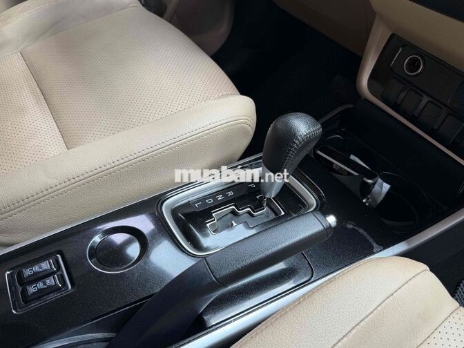 Mitsubishi Outlander 2.0L Premium 2018 Xám