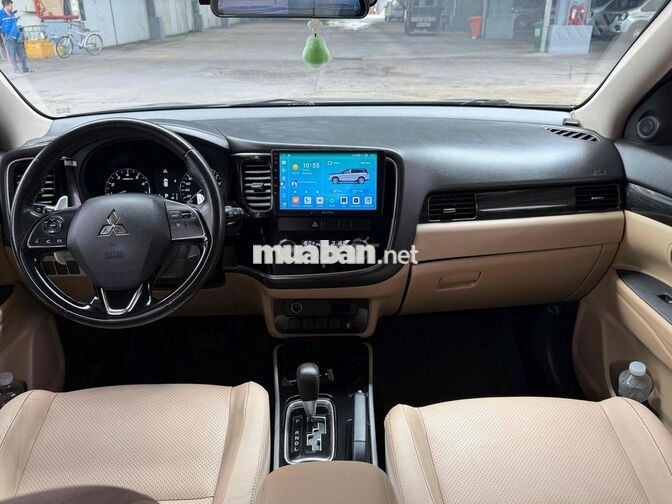 Mitsubishi Outlander 2.0L Premium 2018 Xám