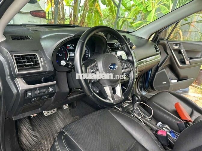 Subaru Forester Xanh 5 chỗ