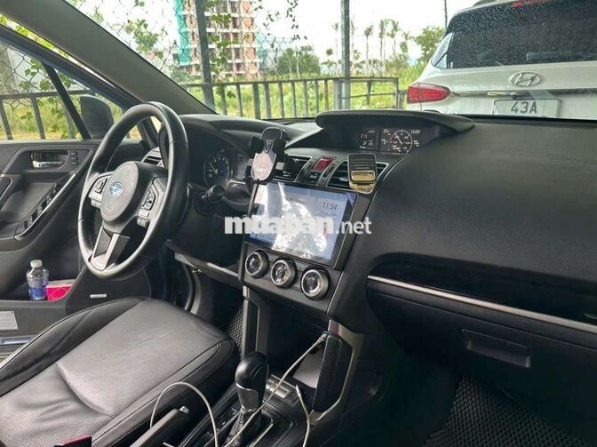 Subaru Forester Xanh 5 chỗ
