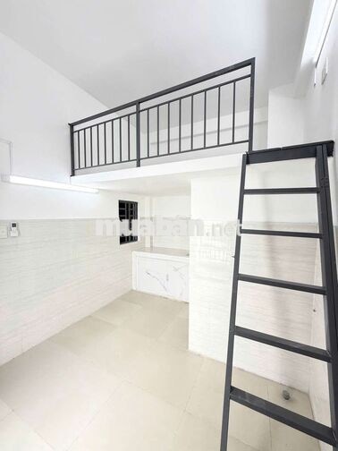 Cho thuê duplex ban công giá hạt zẻ ngay đại học VLU nèe