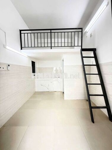 Cho thuê duplex ban công giá hạt zẻ ngay đại học VLU nèe