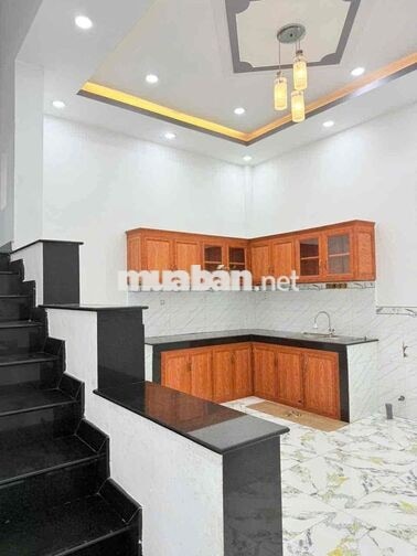 cho thuê nhà mới tinh lầu suốt gần chợ sạch sẽ ở ngay có nc sạch giá r