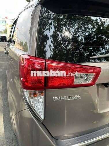 Toyota Innova 2.0E 2018 Số sàn Đồng ánh kim