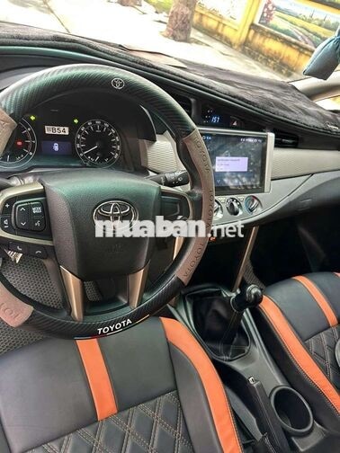 Toyota Innova 2.0E 2018 Số sàn Đồng ánh kim
