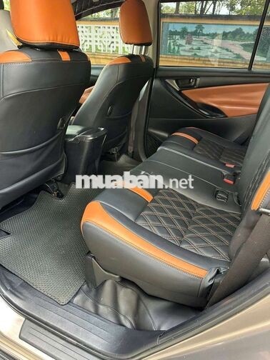 Toyota Innova 2.0E 2018 Số sàn Đồng ánh kim
