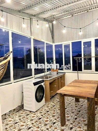 CHO THUÊ NHÀ NGUYÊN CĂN 3 PHÒNG NGỦ CÓ SÂN THƯỢNG FULL NỘI THẤT PHƯỜNG