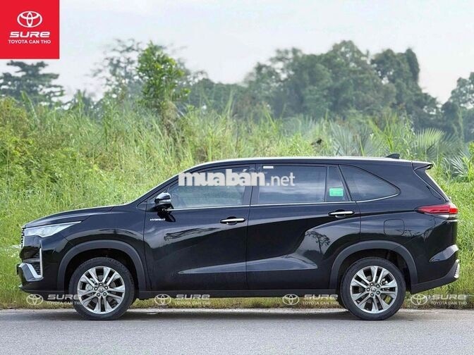 Toyota Innova Cross Hybrid 2024 Đen odo 30.000KM