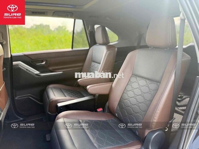 Toyota Innova Cross Hybrid 2024 Đen odo 30.000KM