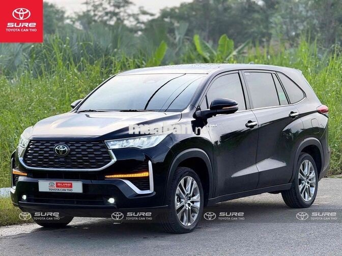 Toyota Innova Cross Hybrid 2024 Đen odo 30.000KM