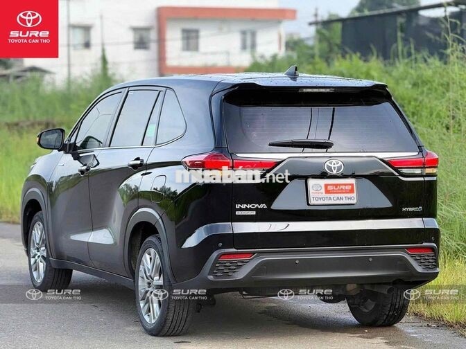 Toyota Innova Cross Hybrid 2024 Đen odo 30.000KM