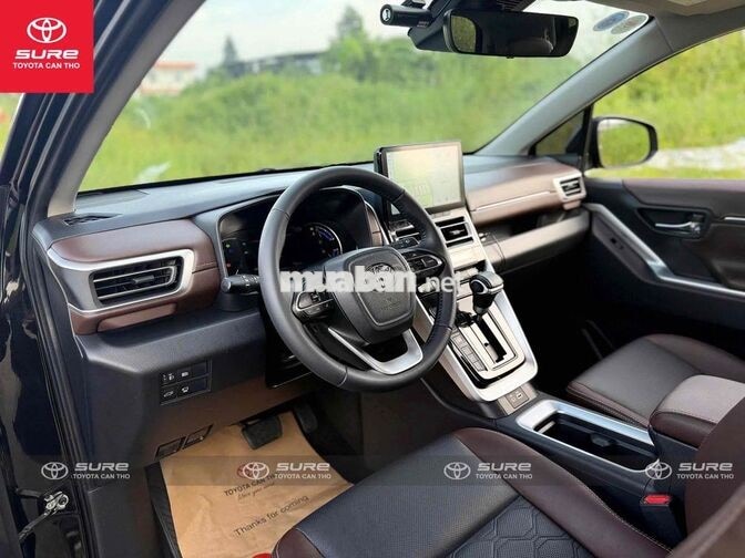 Toyota Innova Cross Hybrid 2024 Đen odo 30.000KM