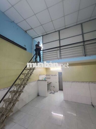 NHÀ SẠCH SẼ,DT4,5*9M,2PN,GÁC ĐÚC LỮNG,PHÒNG TRÊN RẤT RỘNG,GẦN CHỢ
