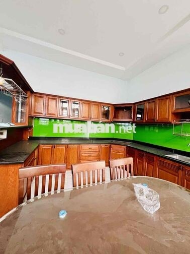 Cho Thuê Biệt Thự DT 10x40m 1Trệt 1Lầu 4Pn 4Wc Gara Ôtô Hẻm 1/ Ngắn