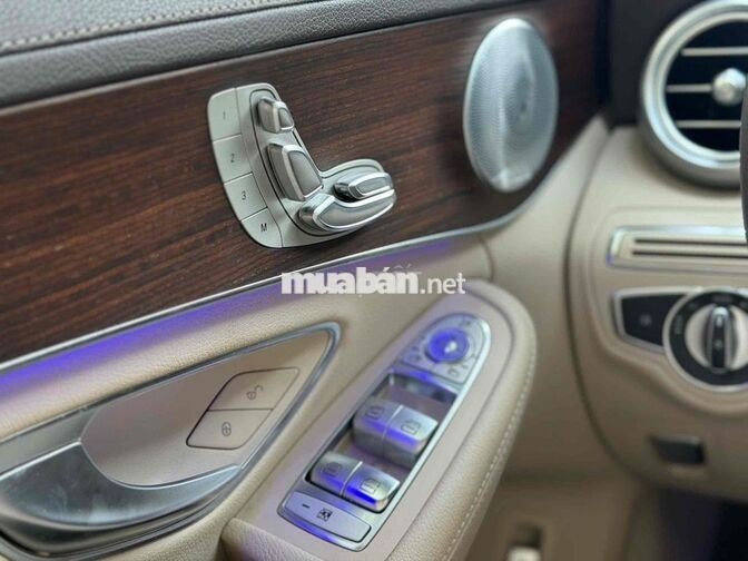 Mercedes C200 Exclusive 2020 Trắng 34.000 miles