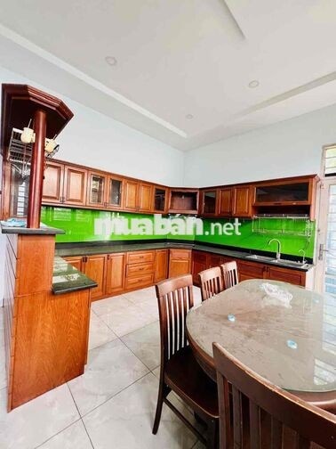 Cho Thuê Biệt Thự DT 10x40m 1Trệt 1Lầu 4Pn 4Wc Gara Ôtô Hẻm 1/ Ngắn