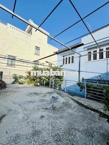 Cho Thuê Biệt Thự DT 10x40m 1Trệt 1Lầu 4Pn 4Wc Gara Ôtô Hẻm 1/ Ngắn