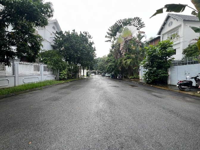 CHUYỂN NHƯỢNG BIỆT THỰ HỒ BƠI KHU COMPOUND 153/3 NGUYỄN VĂN HƯỞNG - QU