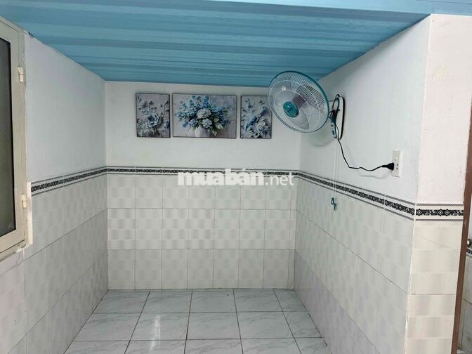 Phòng trệt, máy lạnh, gác cao!