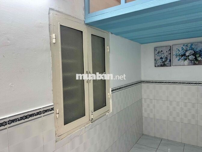 Phòng trệt, máy lạnh, gác cao!