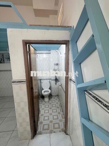 Phòng trệt, máy lạnh, gác cao!