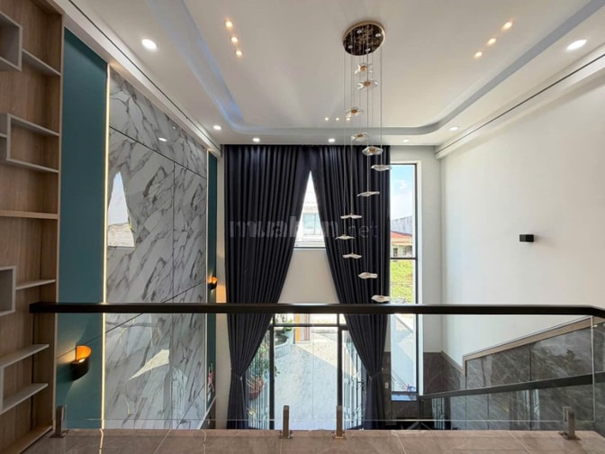 bán nhà sổ hồng riêng 5.2x20m thiết kế hiện đại