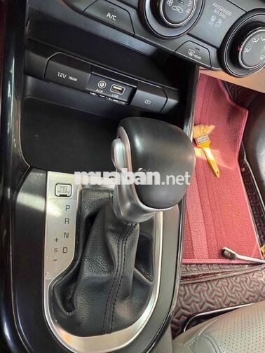 Kia Cerato Số tự động 5 chỗ màu Đỏ