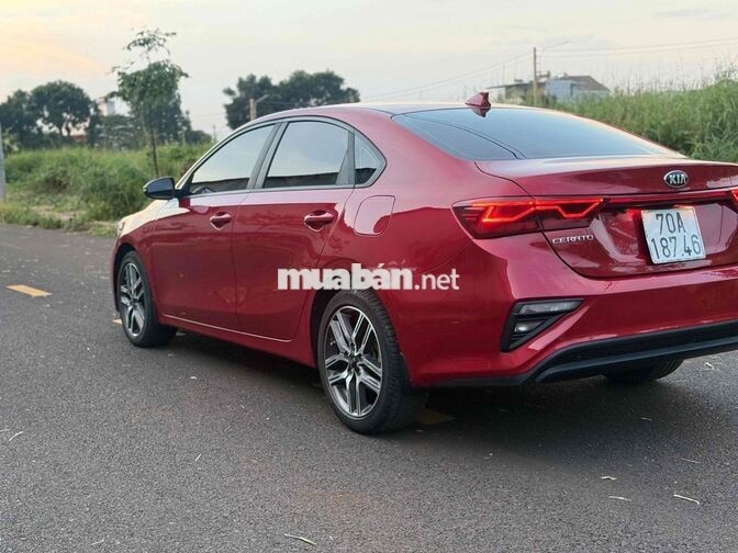 Kia Cerato Số tự động 5 chỗ màu Đỏ