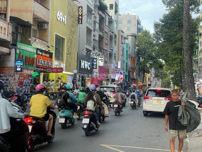 Bán Nhà MT Nguyễn Trãi 2 chiều DT 4 x 18m 5 Tầng HĐT 70 tr/t giá 37 tỷ