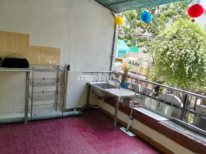 Cho sinh viên hoặc nhân viên thuê phòng rộng , giá rẻ