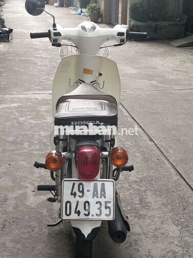 Honda Cub Trắng Xăng 90% mới