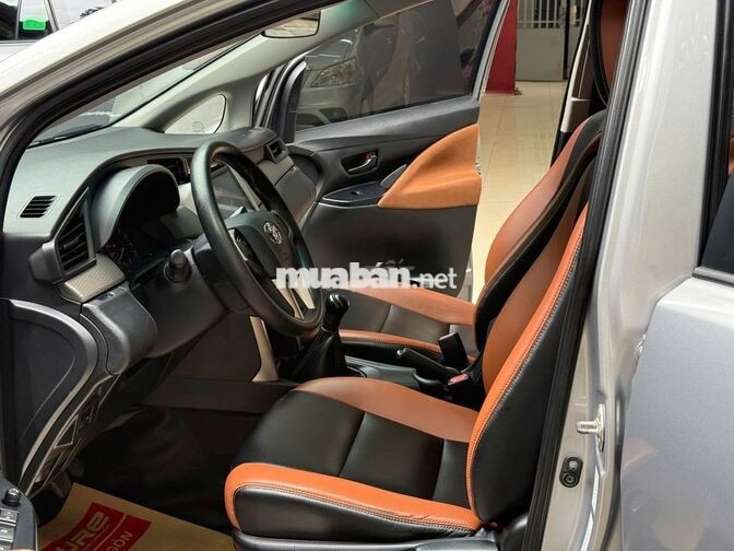 Toyota Innova 2.0E 2017 Số Sàn Bạc