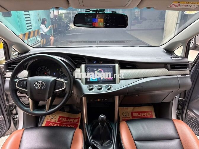 Toyota Innova 2.0E 2017 Số Sàn Bạc