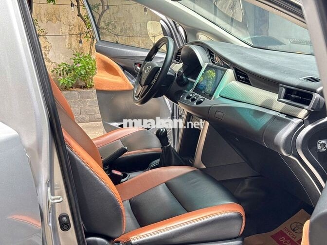 Toyota Innova 2.0E 2017 Số Sàn Bạc