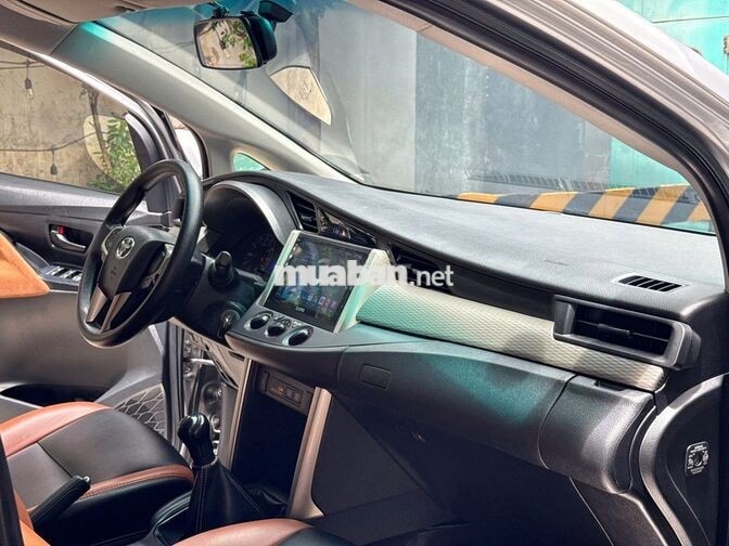 Toyota Innova 2.0E 2017 Số Sàn Bạc