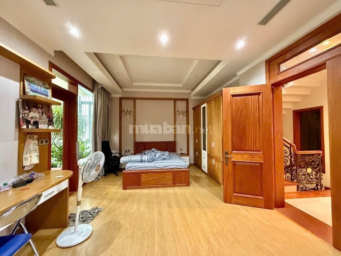 Bán Biệt thự Mặt tiền đường C12 ngay nhà ga T3,150m2 (7.5x20m) 5 tầng