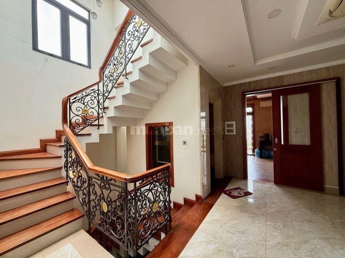 Bán Biệt thự Mặt tiền đường C12 ngay nhà ga T3,150m2 (7.5x20m) 5 tầng