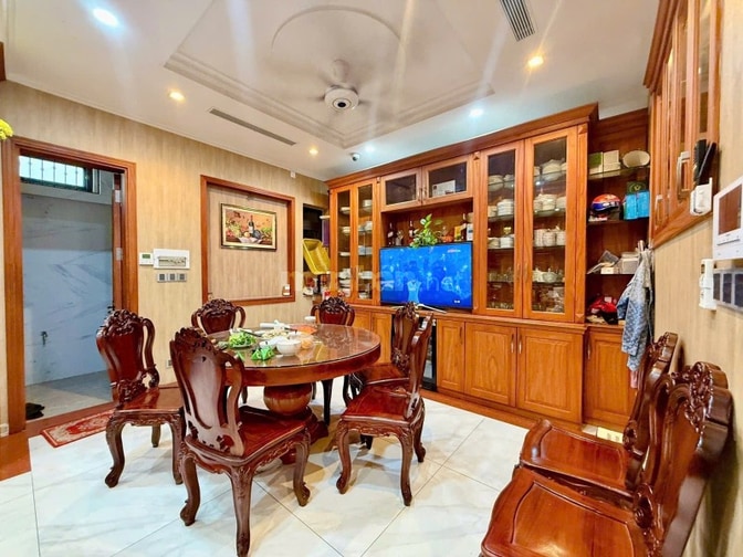 Bán Biệt thự Mặt tiền đường C12 ngay nhà ga T3,150m2 (7.5x20m) 5 tầng