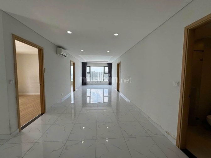 117m2, căn góc, 3PN, Chung cư Oriental Plaza -Tân Phú giá thuê 13 tr/t