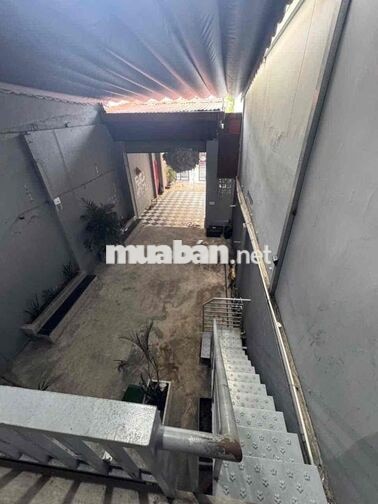 MB SAU LƯNG NHÀ THỜ Hạnh Thông Tây 656