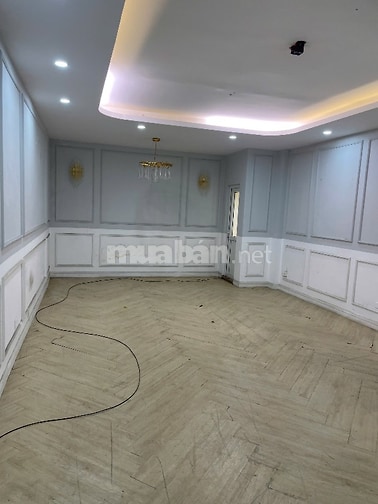 Cc Mời thuê nhà số 2 Đường Hoàng cầu Dt 88m2 x9 tầng Thang Máy 52 tr/1