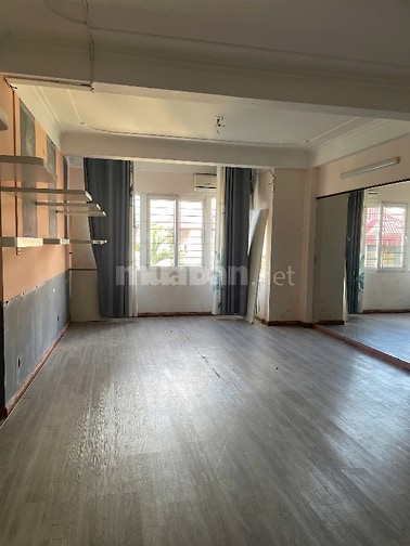 Cc Mời thuê nhà số 2 Đường Hoàng cầu Dt 88m2 x9 tầng Thang Máy 52 tr/1