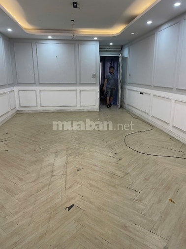 Cc Mời thuê nhà số 2 Đường Hoàng cầu Dt 88m2 x9 tầng Thang Máy 52 tr/1