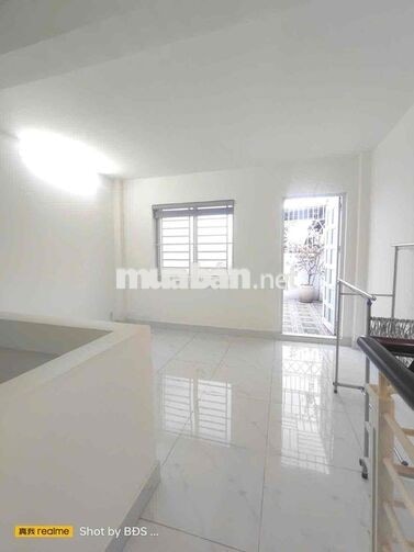 Nhà 1 Trệt 2 Lầu 3pn 2wc có SThượng QL13 HBP 11triệu