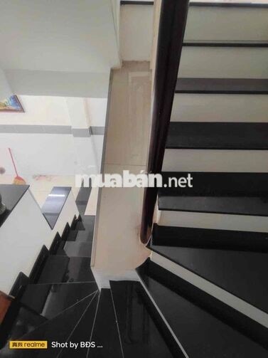 Nhà 1 Trệt 2 Lầu 3pn 2wc có SThượng QL13 HBP 11triệu