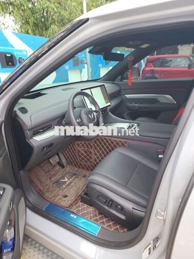 VinFast VF9 Plus 2025 Xám 39899 km