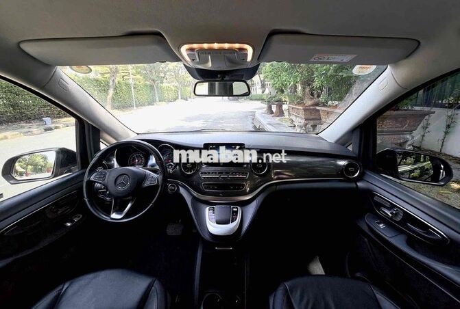 Mercedes V250 Luxury 2021 màu Đen cty 1 chủ đẹp