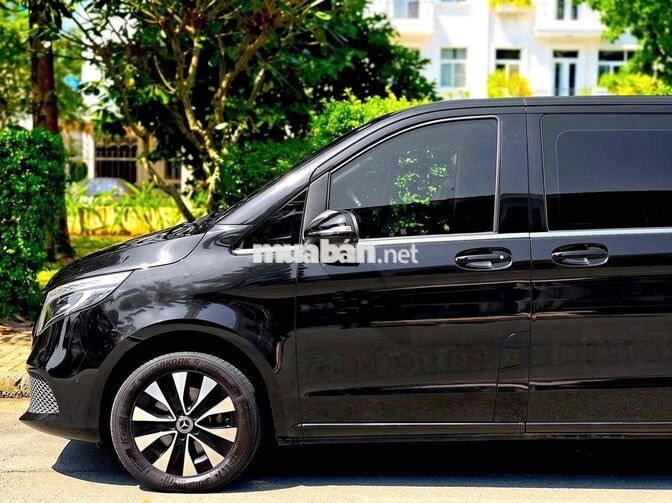 Mercedes V250 Luxury 2021 màu Đen cty 1 chủ đẹp