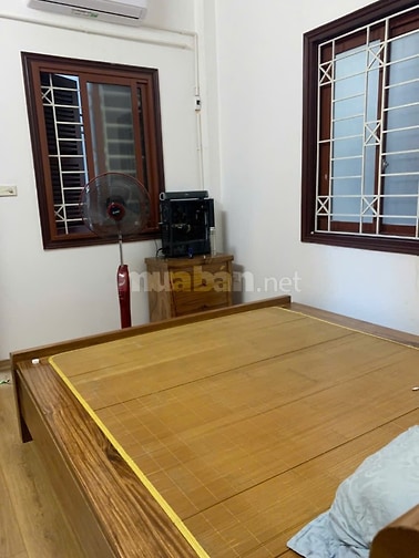 Cho thuê nhà 562 phố Thụy Khuê 120m,3 tầng 3 ngủ giá 10 triệu/ tháng